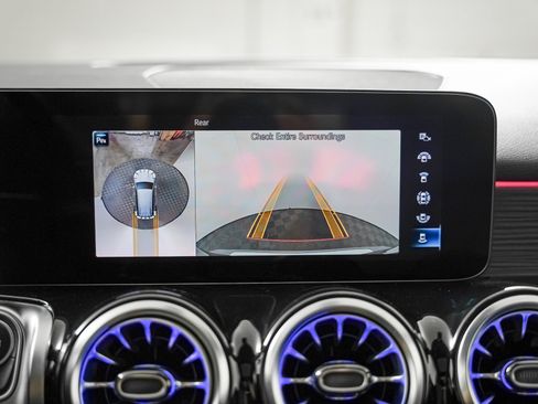 Certified 2023 Mercedes-Benz GLB 250 4MATIC w/ Premium Package image 20