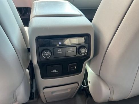 Used 2018 GMC Acadia SLT AWD/4WD image 26