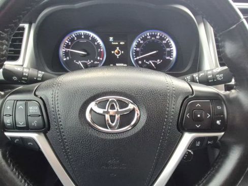 Used 2019 Toyota Highlander SE image 33