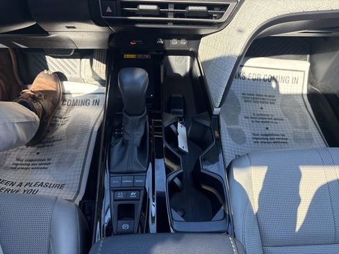 Used 2025 Toyota Camry XLE w/ Premium Plus Package image 22