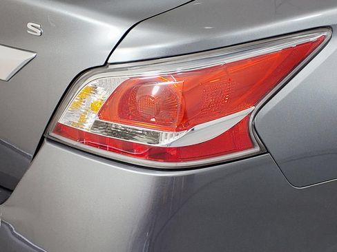 Used 2015 Nissan Altima 2.5 S w/ Power Driver Seat Package FWD image 8