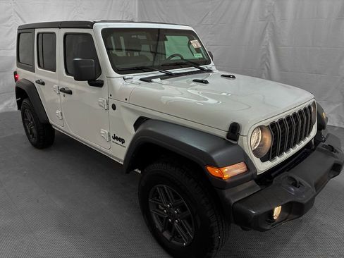 Used 2025 Jeep Wrangler Unlimited Sport AWD/4WD image 10