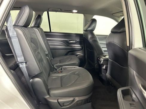Used 2024 Toyota Grand Highlander AWD image 26