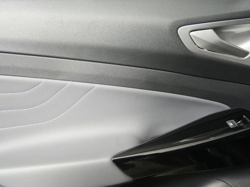 Used 2024 Volkswagen ID.4 S image 14