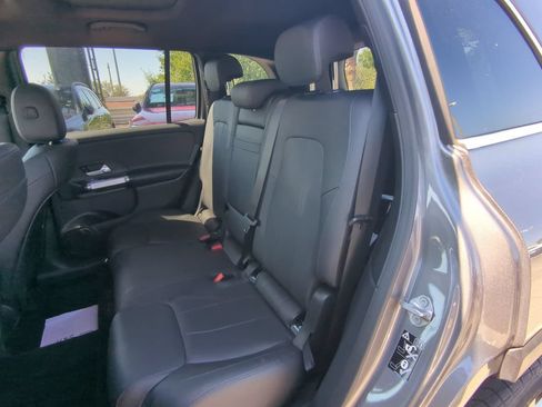 Used 2021 Mercedes-Benz GLB 250 w/ Premium Package image 5