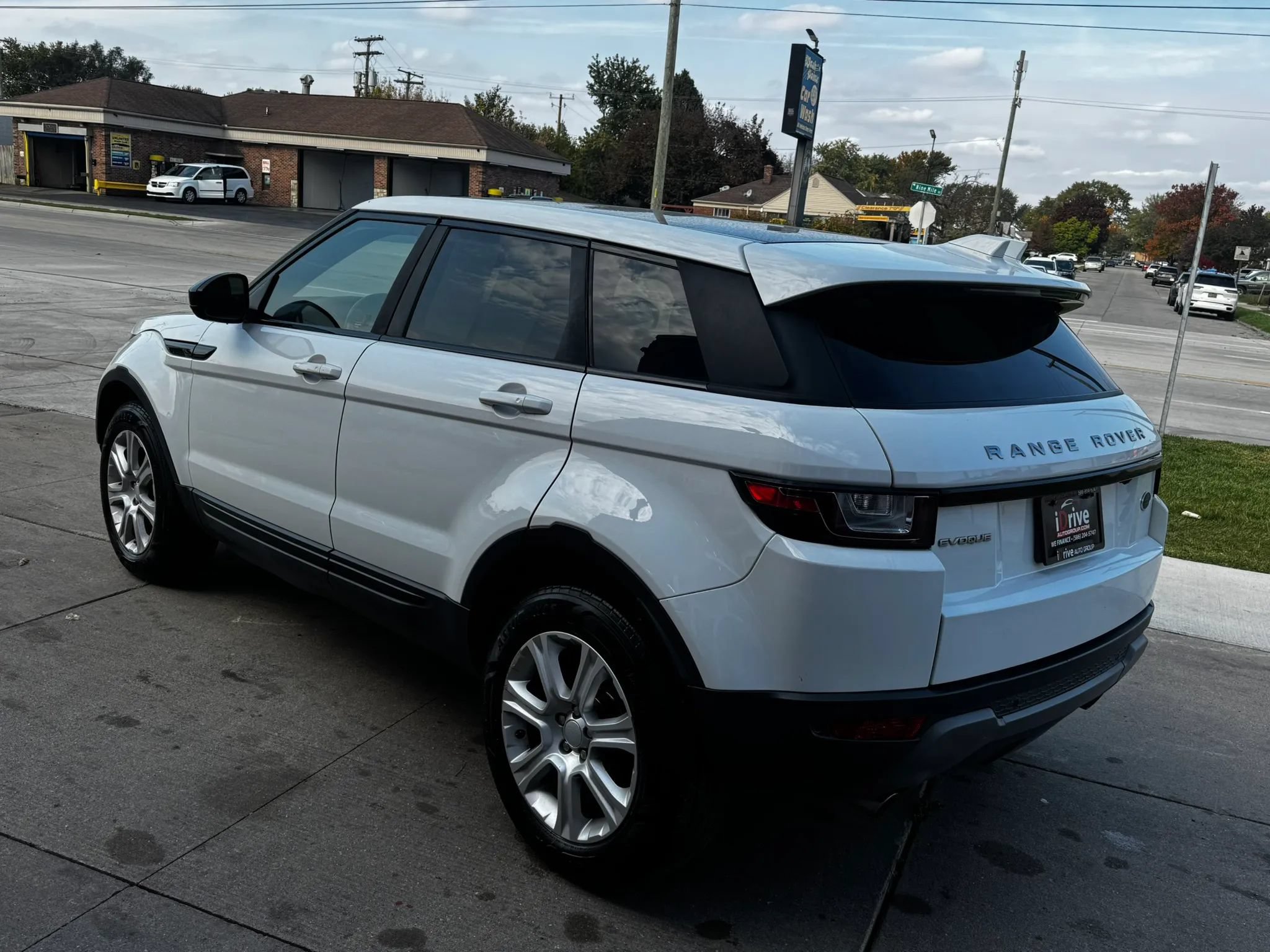 Used 2018 Land Rover Range Rover Evoque SE Premium AWD/4WD image 5