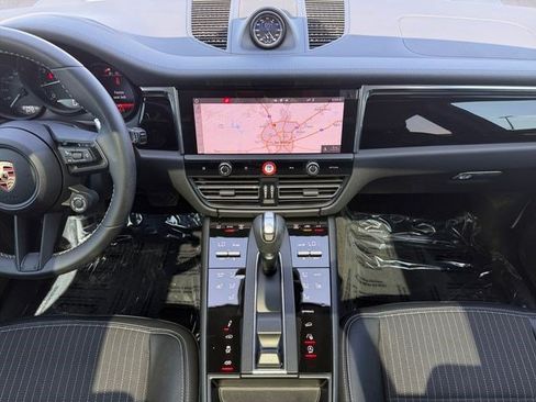 Used 2025 Porsche Macan AWD/4WD image 15
