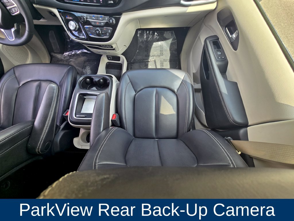 Used 2023 Chrysler Pacifica Touring-L FWD image 17