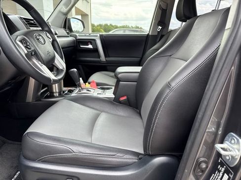 Used 2018 Toyota 4Runner SR5 Premium RWD image 2