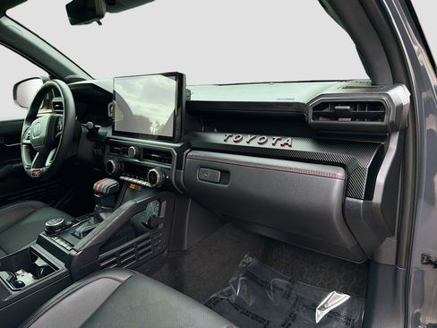 Used 2025 Toyota Tacoma TRD Pro image 33