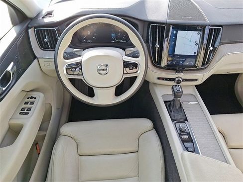 Used 2019 Volvo XC60 T5 Inscription image 10