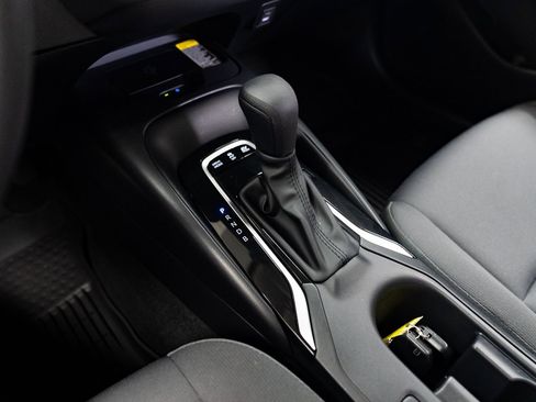 Used 2025 Toyota Corolla LE image 18