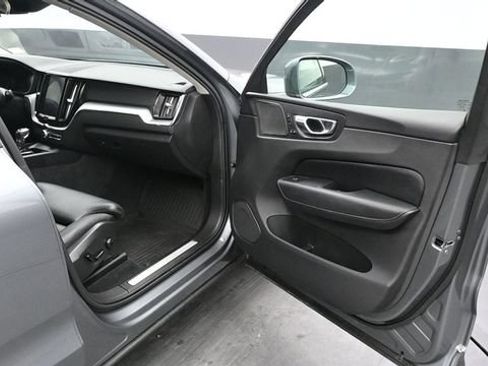 Used 2019 Volvo XC60 T6 Momentum w/ Advanced Package AWD/4WD image 13