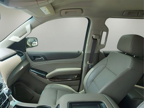 Used 2019 GMC Yukon XL SLT image 16