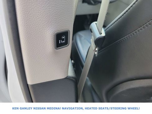 Used 2024 Chrysler Pacifica Select image 41