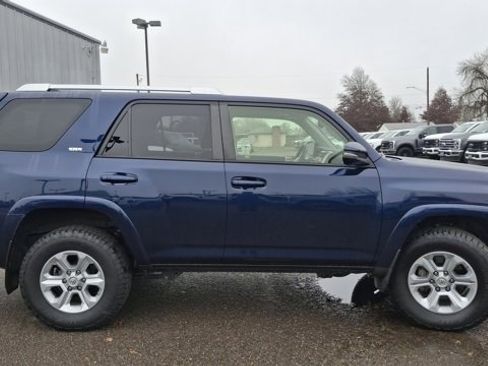 Used 2018 Toyota 4Runner SR5 Premium image 4