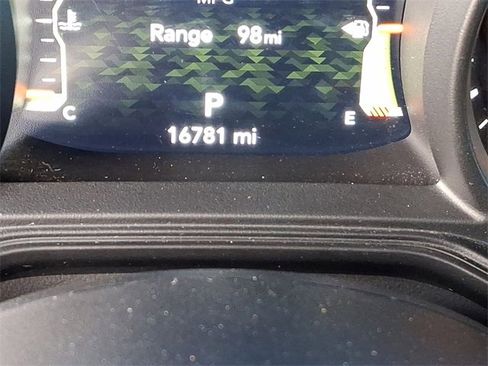 Used 2024 Jeep Gladiator Sport image 13