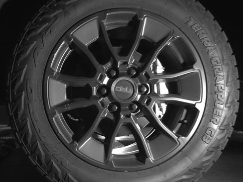 Used 2024 Toyota Tundra Platinum w/ TRD Off-Road Package image 8