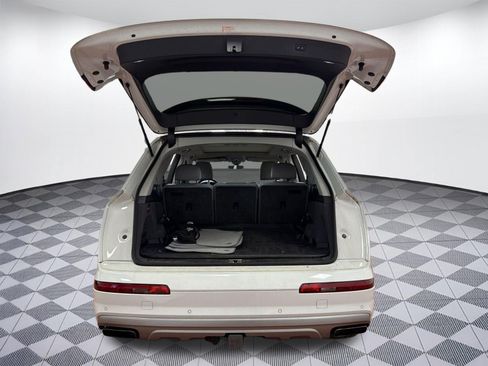 Used 2019 Audi Q7 3.0T Prestige image 32