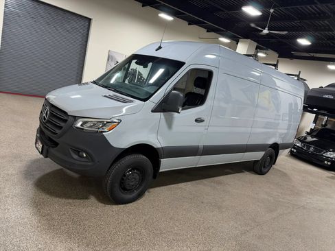 Used 2022 Mercedes-Benz Sprinter 2500 image 11