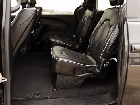 Used 2020 Chrysler Pacifica Limited w/ Advanced Safetytec Group image 29