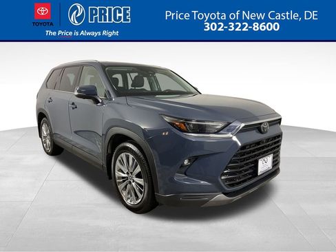 Used 2024 Toyota Grand Highlander Platinum image 1