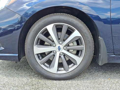 Used 2018 Subaru Legacy 3.6R Limited AWD/4WD image 9
