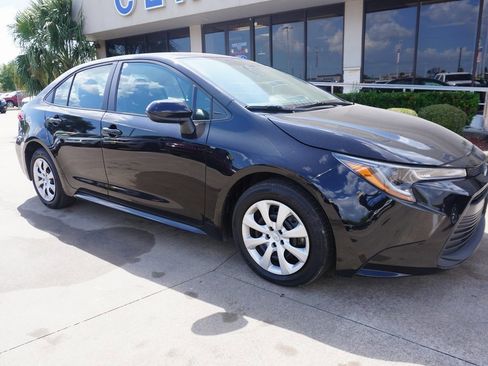 Used 2023 Toyota Corolla LE image 1