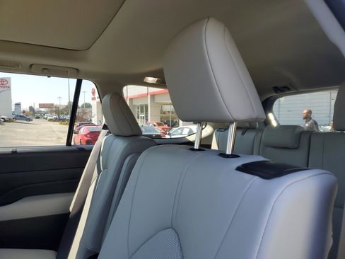 New 2026 Toyota Grand Highlander XLE AWD/4WD image 9