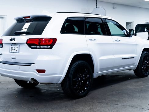 Used 2022 Jeep Grand Cherokee Laredo X image 6