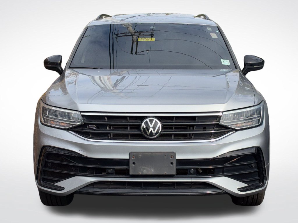 Used 2022 Volkswagen Tiguan SE R-Line AWD/4WD image 3
