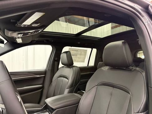 New 2025 Jeep Grand Cherokee L Limited w/ Luxury Tech Group II AWD/4WD image 6