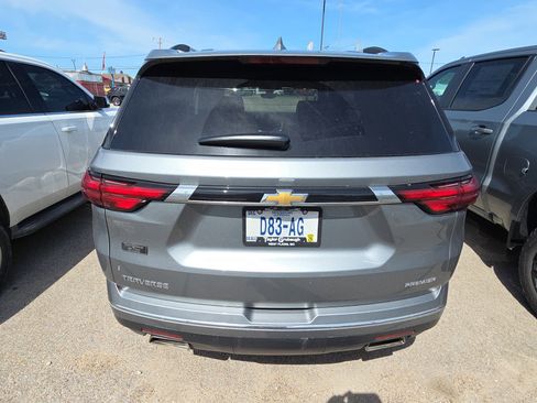 Used 2023 Chevrolet Traverse Premier FWD image 5