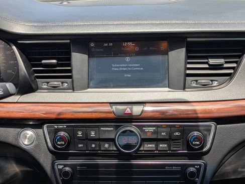 Used 2017 Kia Cadenza Premium FWD image 17