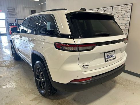 New 2026 Jeep Grand Cherokee Altitude AWD/4WD image 27