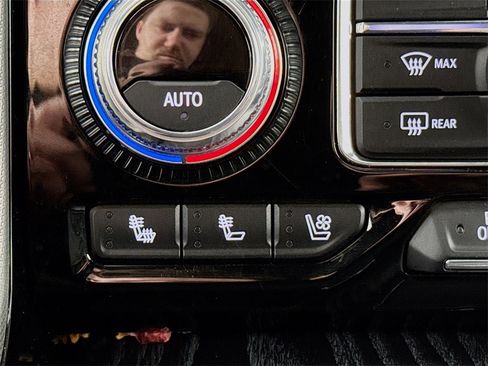 Used 2021 GMC Yukon Denali image 22