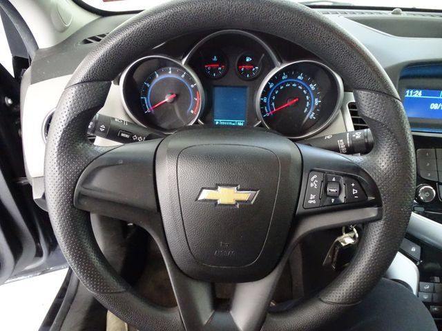 Used 2013 Chevrolet Cruze LS FWD image 5
