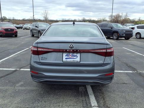 Used 2025 Volkswagen Jetta SE image 6