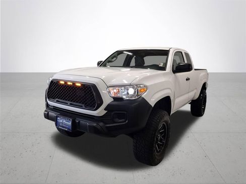 Used 2022 Toyota Tacoma SR RWD image 2