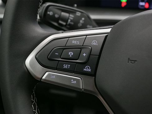 New 2025 Volkswagen Tiguan SE image 21