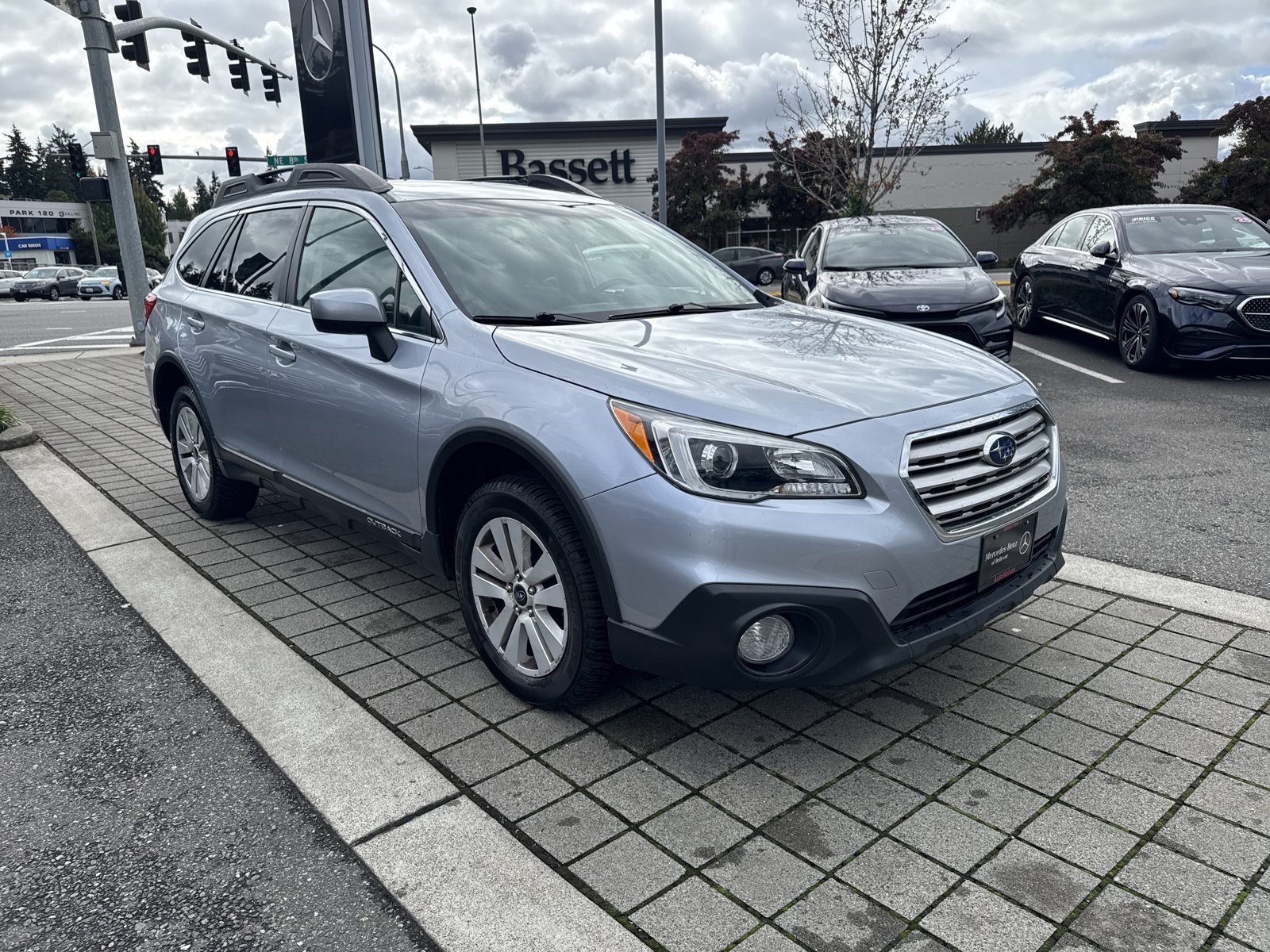 Used 2015 Subaru Outback 2.5i Premium AWD/4WD image 3