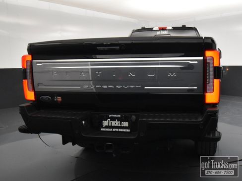 Used 2024 Ford F350 Platinum w/ FX4 Off-Road Package image 6