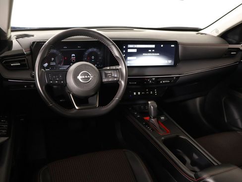 Used 2025 Nissan Kicks SR FWD image 2