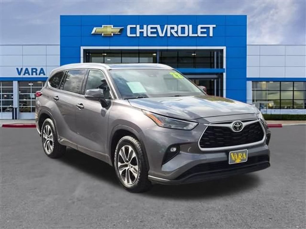 Used 2022 Toyota Highlander XLE FWD image 7