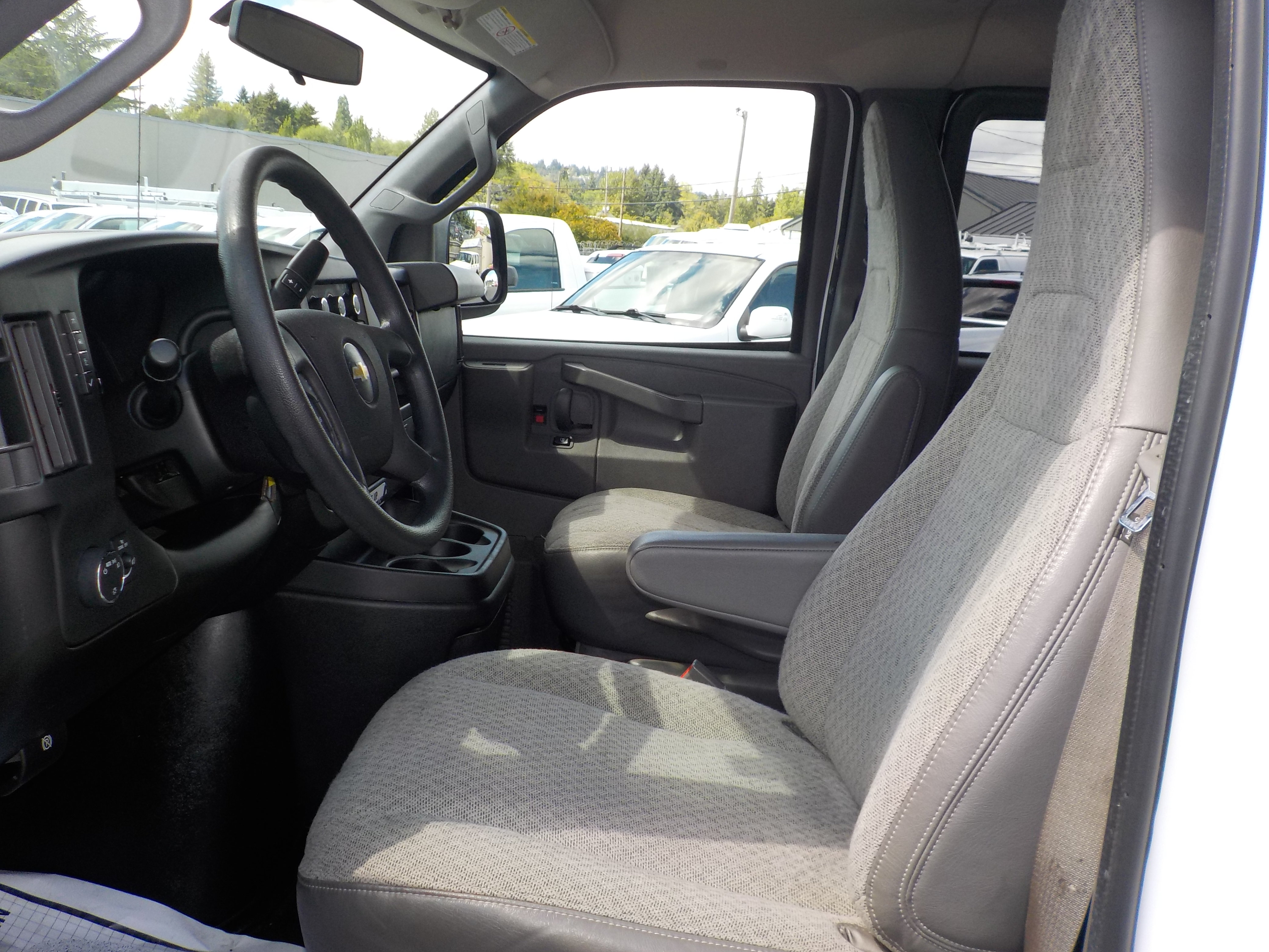 Used 2017 Chevrolet Express 3500 LT w/ LT Preferred Equipment Group RWD image 12
