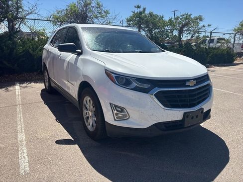 Used 2020 Chevrolet Equinox LS w/ LS Convenience Package FWD image 4