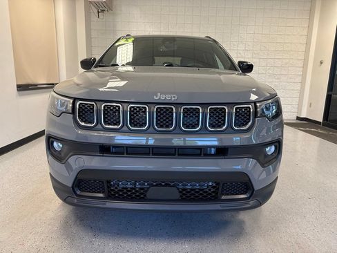 Used 2023 Jeep Compass Latitude AWD/4WD image 11