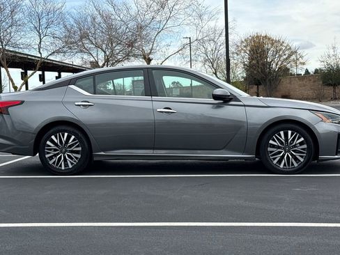 Used 2023 Nissan Altima 2.5 SV image 10