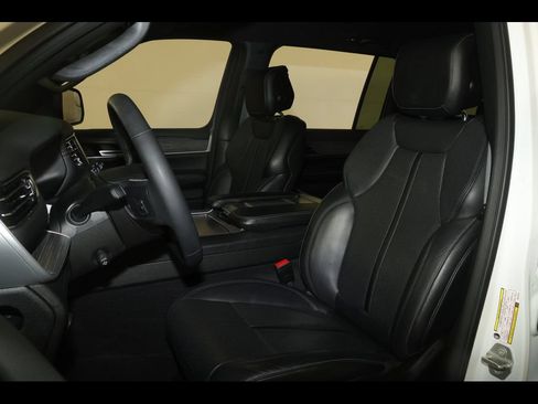 Used 2024 Jeep Wagoneer Series II w/ Flexible Seating Group AWD/4WD image 16