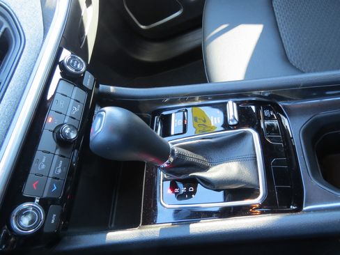 Used 2025 Jeep Compass Latitude image 19